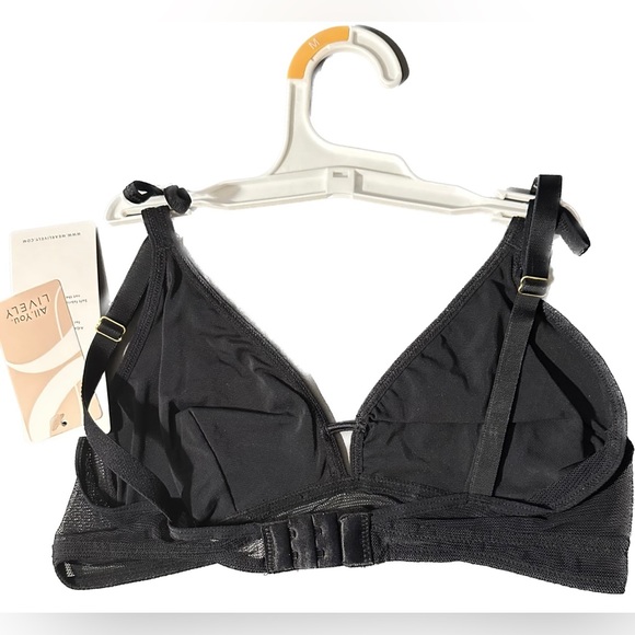 LIVELY BRA SET SIZE MEDIUM- BYE BYE POKEY WIRES. HELLO LIVELY. - Picture 5 of 5